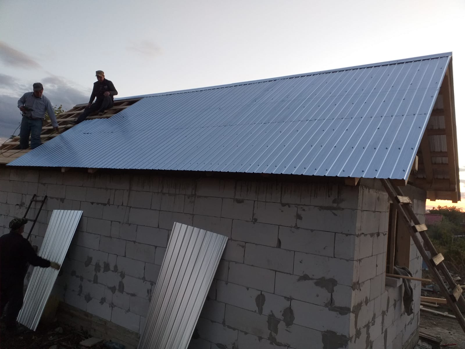 UPDATE 11.10.2019 - Azi am pus tabla pe căsuţă.