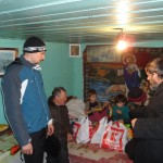 Mamaliga care se vede in fundal era singura mancare a acestei familii in ziua in care prietenii nostri au ajuns cu modestele noastre daruri la ei – ne pare rau ca nu am putut mai mult * Daruind vei dobandi: Daruri pentru oameni săraci din Romania, în ajunul Crăciunului 2012 - actiune umanitara a Bisericii Ortodoxe Romane “Sfintii Imparati Constantin si Elena” din Straubing, Germania