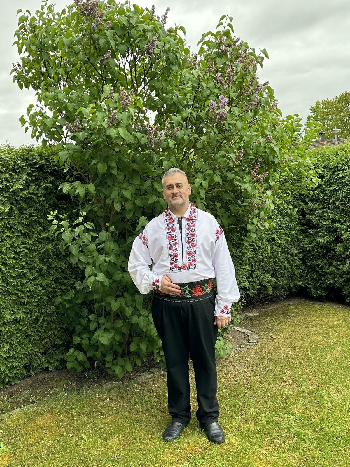 PÂNĂ LA LACRIMI MI-E DRAGĂ VIAŢA…