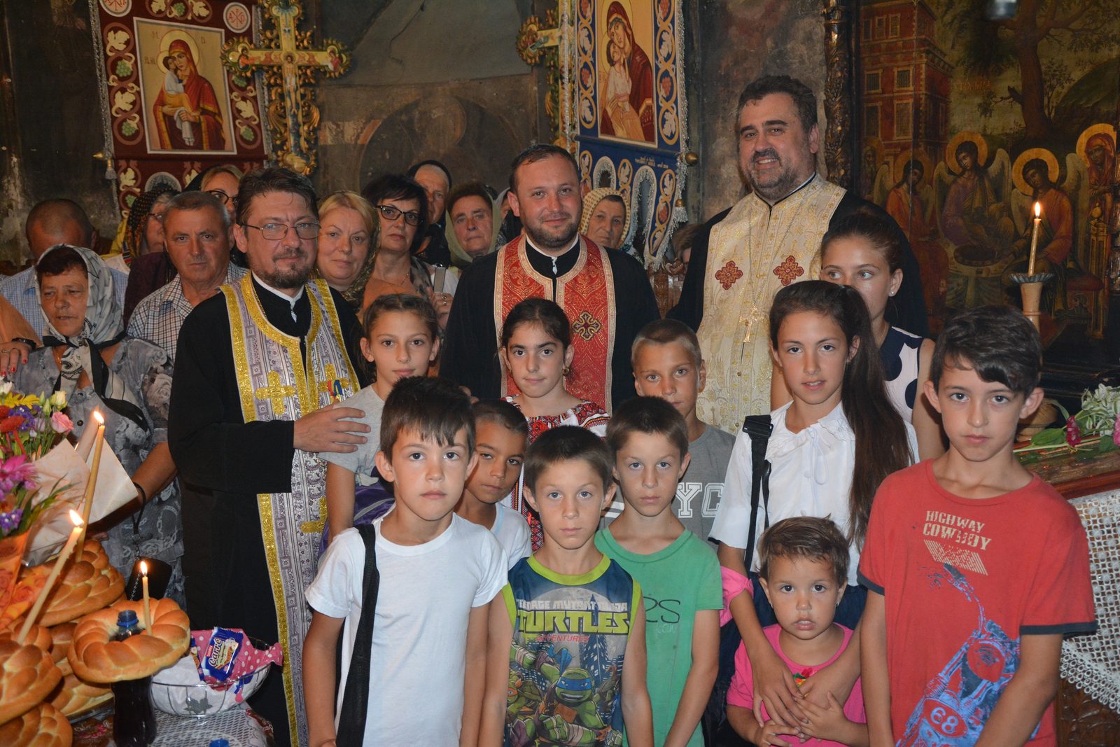 Acţiunea „Primul Ghiozdan” a parohiei noastre, pentru copii din familii necăjite din satul Sfântu Ilie, judetul Suceava – August 2018