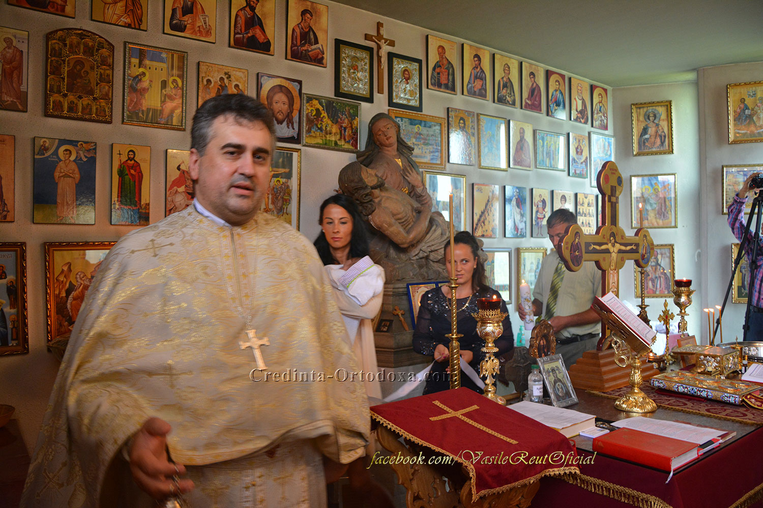 Taina Sfantului Botez unita cu Sfanta Liturghie (sau Liturghia Baptismala) la Biserica Ortodoxa Romana din Straubing