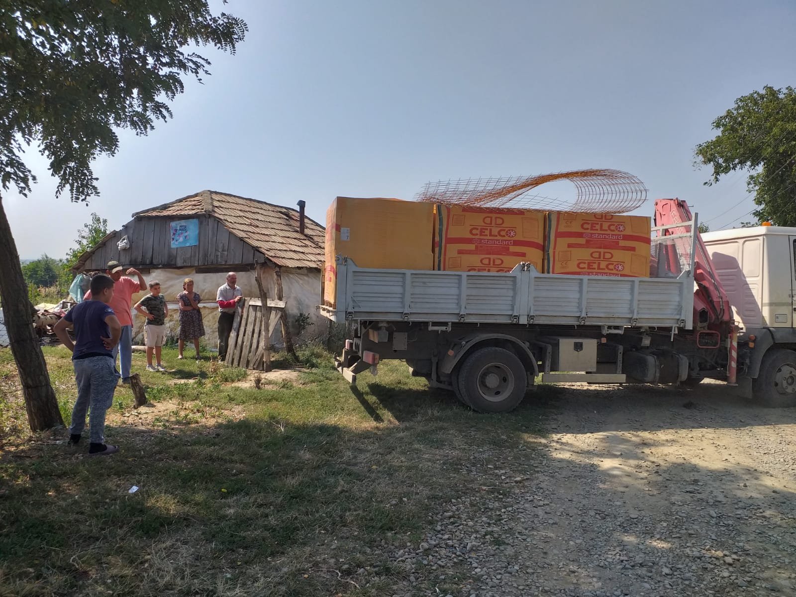 Primele materiale cumpărate pentru construcţia căsuţei