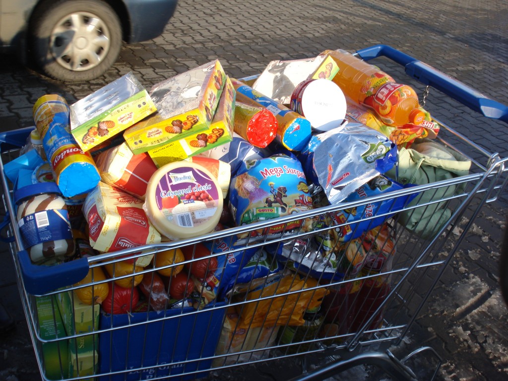 Daruri pentru oamenii foarte săraci din Romania, în ajunul Crăciunului 2011