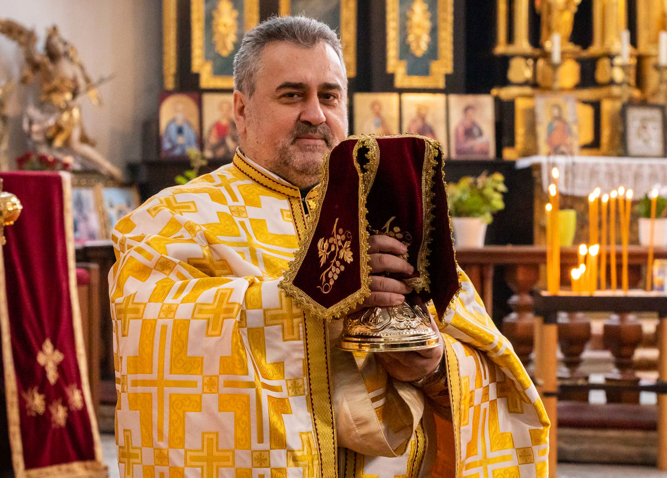 Cu frică de Dumnezeu, cu credinţă şi cu dragoste, apropiaţi-vă!