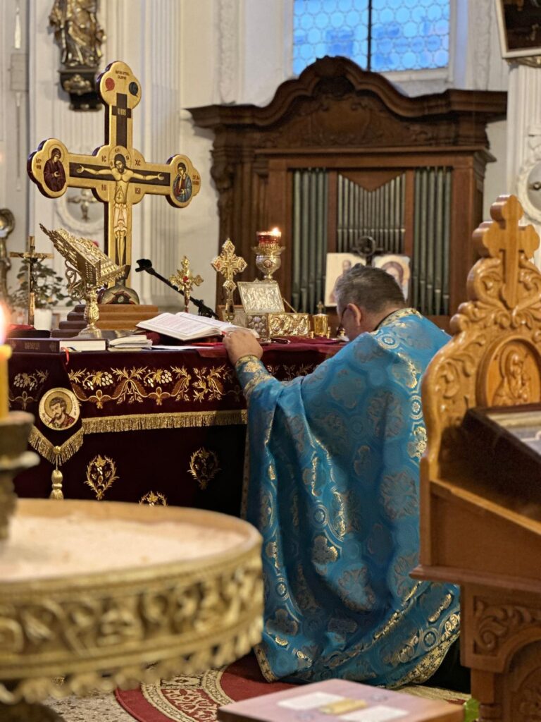 39 de nopți. 39 de Sfinte Liturghii. Și, de fiecare dată, am văzut cum întunericul se făcea lumină…