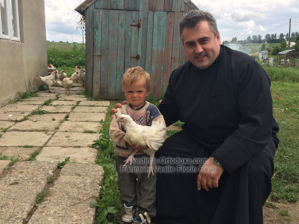 Pui pentru „puișori”: O faptă bună nu are nevoie de o zi specială pentru a aduce bucurie!